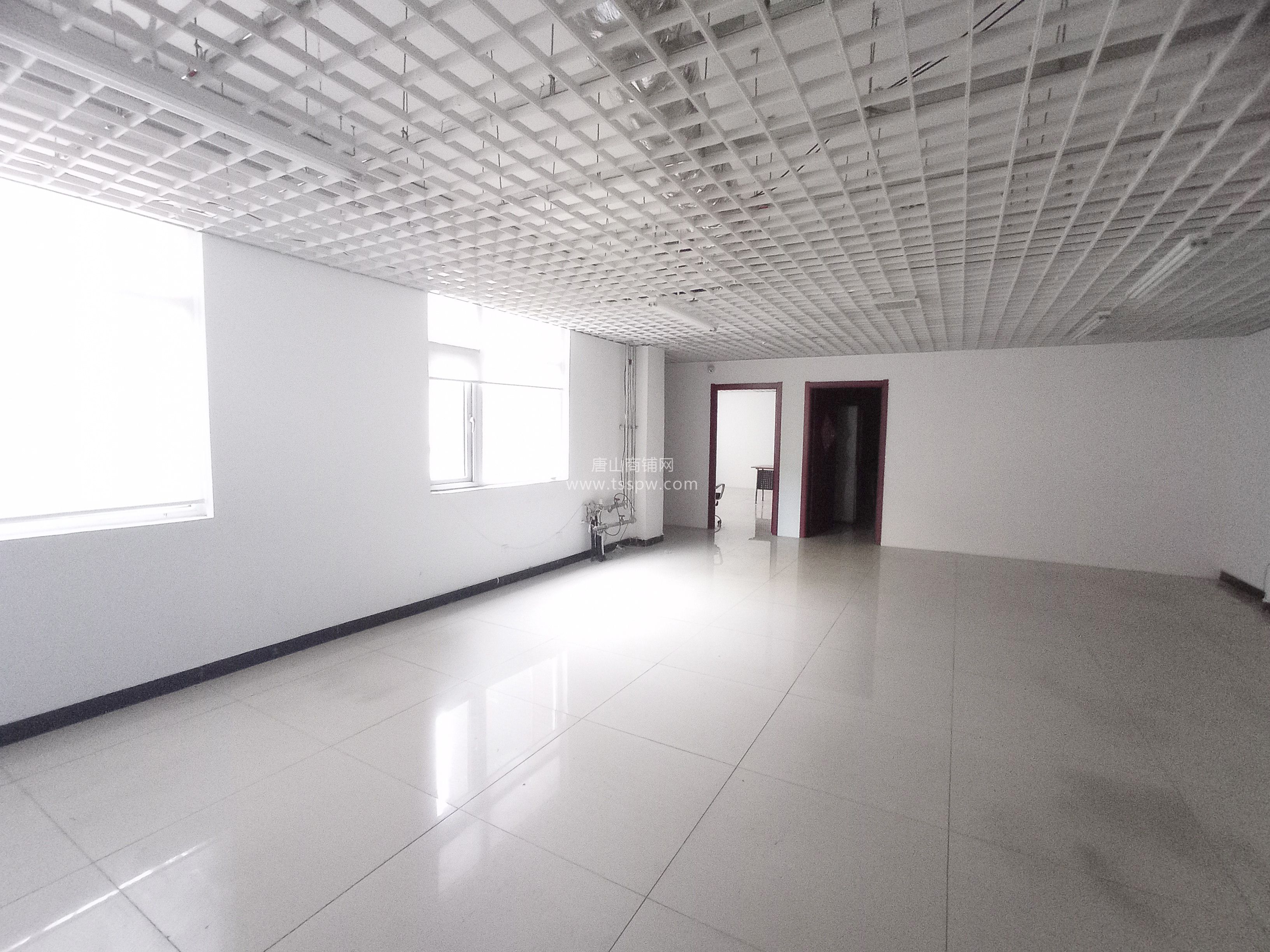 新华道旁办公室出租，建国路启新商圈，独立...