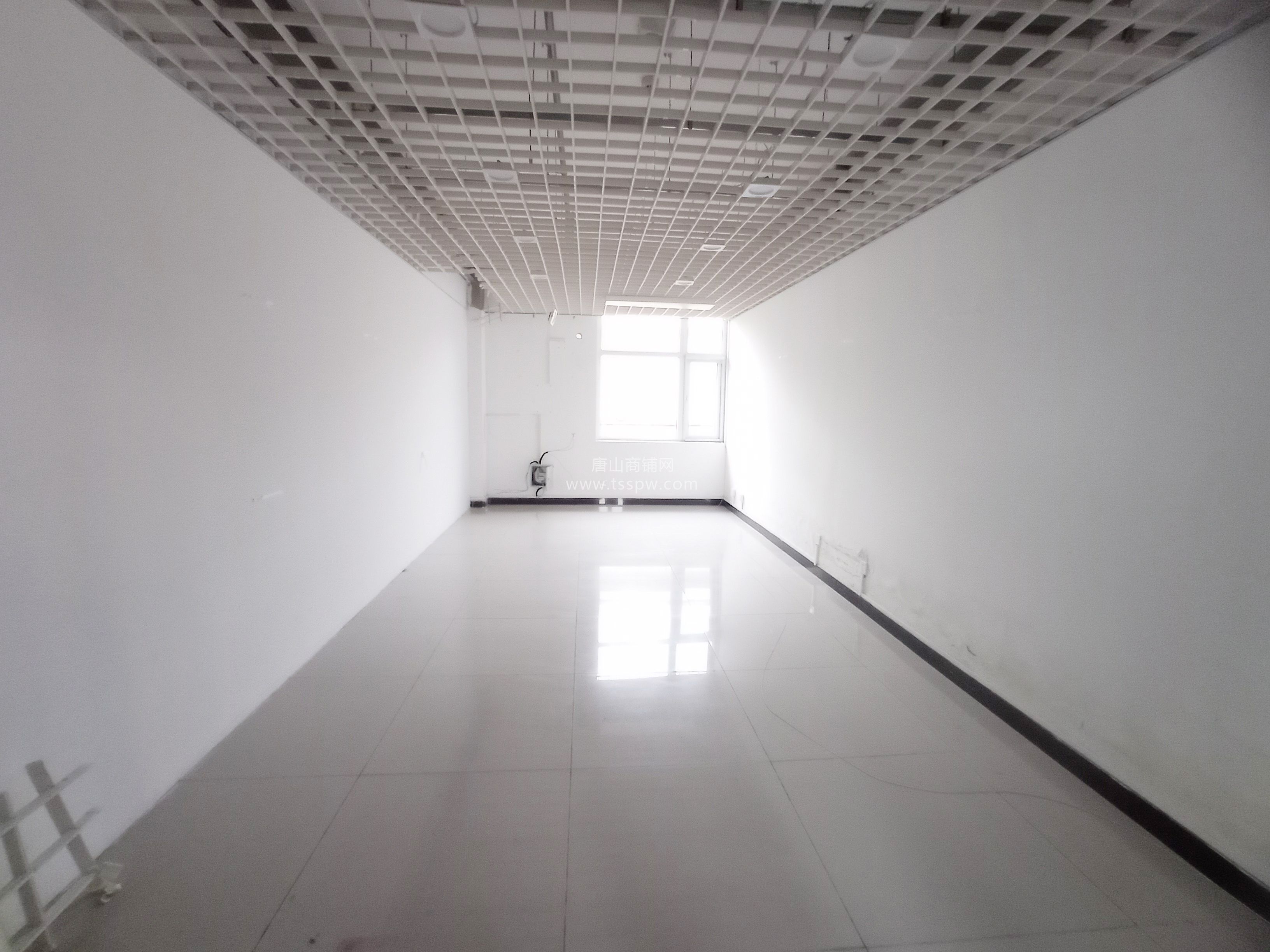 新华道旁办公室出租，建国路启新商圈，30...